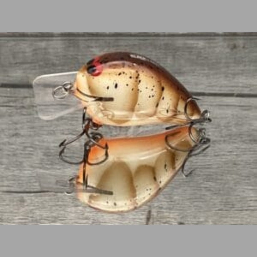 Black Label Wreck balsa crankbait with wide bill designed for shallow cover and grass fishing