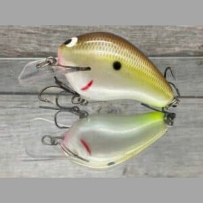 Black Label Wreck balsa crankbait with wide bill designed for shallow cover and grass fishing