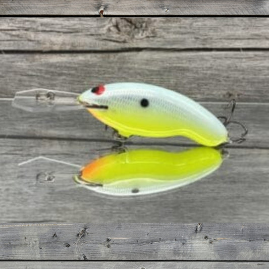 Black Label Tapout Jr balsa crankbait with coffin bill for deep diving bass fishing