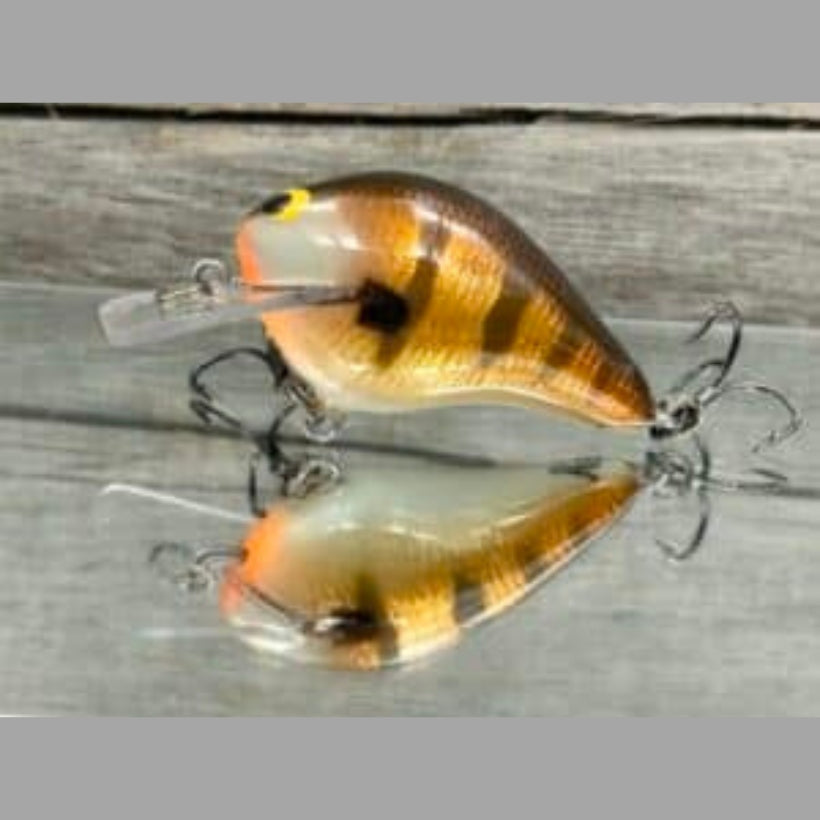 Black Label Wreck balsa crankbait with wide bill designed for shallow cover and grass fishing