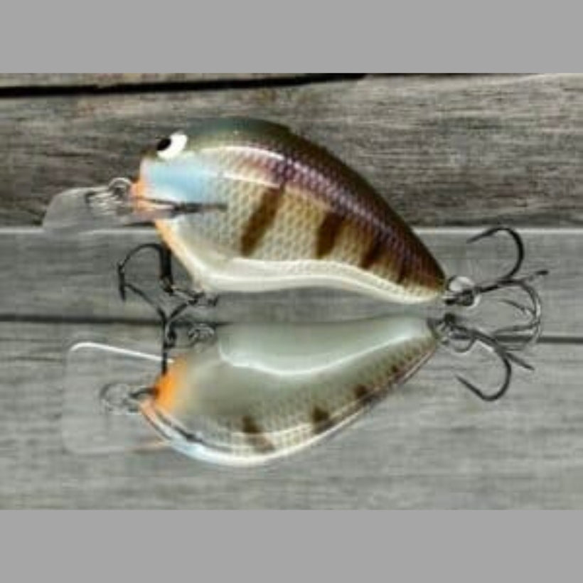 Black Label Wreck balsa crankbait with wide bill designed for shallow cover and grass fishing